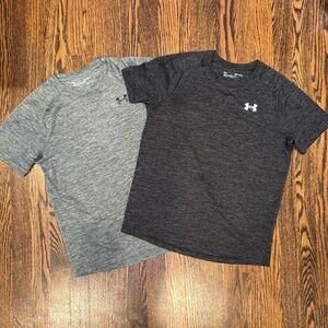 Boys Large Under Armour Loose Dri-Fit Heather Gray and Charcoal Gray T-Shirts